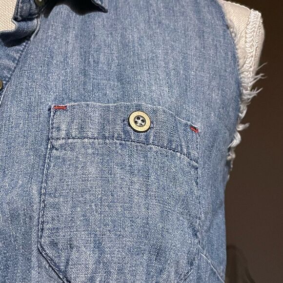 Feed USA + Target | EUC Women’s Sleeveless Denim Chambray Utility Shirt Small - Picture 8 of 11